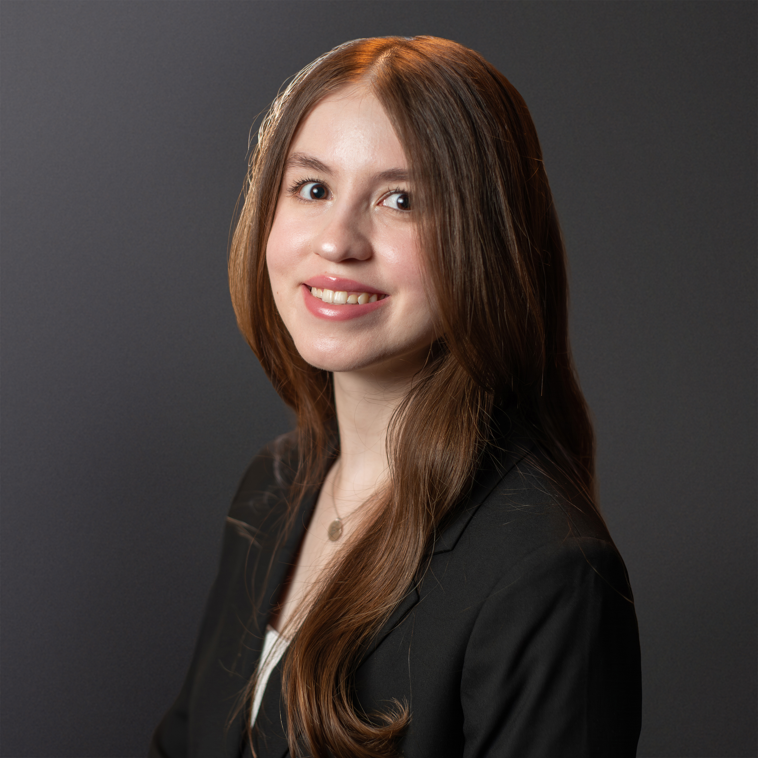 Ana Paula Juárez / Associate